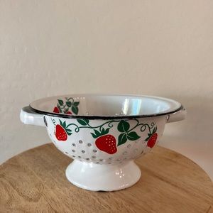 teleflora 1983 strawberry colander